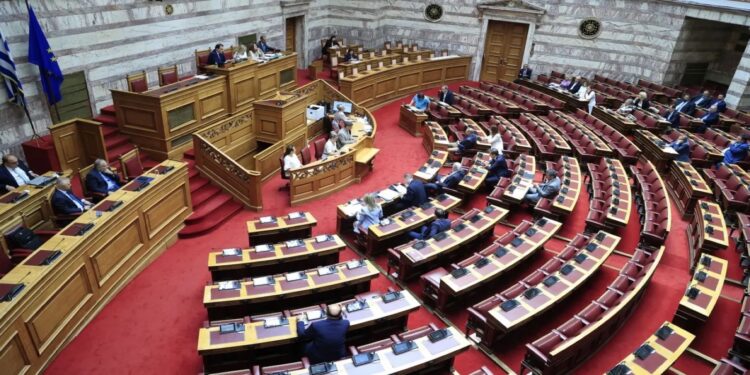 Στη Βουλή το νομοσχέδιο για το νέο πειθαρχικό δίκαιο των υπαλλήλων στο δημόσιο