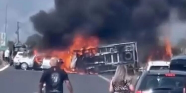 Τραγωδία στην Εγνατία – Απανθρακώθηκαν τρία άτομα μετά από τροχαίο