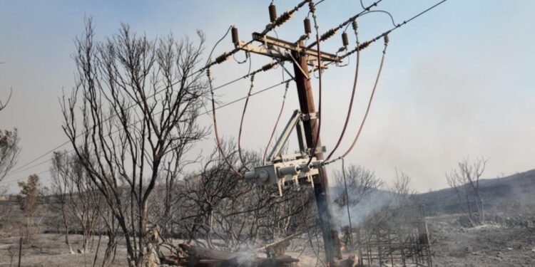 Οι εξελίξεις στα πύρινα μέτωπα: Αναζωπύρωση στην Πρέβεζα – Καλύτερη εικόνα σε Πάτρα και Χίο – Υπό έλεγχο σε Αργολίδα και Κερατέα