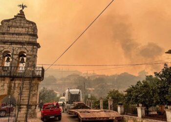 Φωτιά στη Ζάκυνθο – Ενεργά πύρινα μέτωπα σε Κοιλιωμένο, Λιθακιά και Κερί