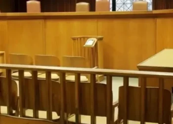 Κακουργηματική δίωξη στον 17χρονο για την αρπαγή βρέφους στον Πειραιά