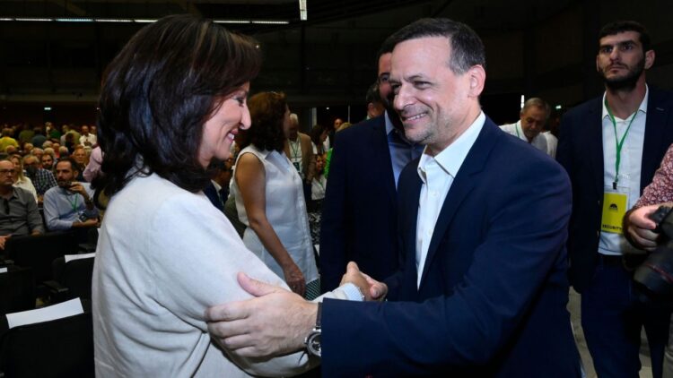 Ο διάλογος Δούκα – Διαμαντοπούλου που προκαλεί σεισμό στο ΠΑΣΟΚ