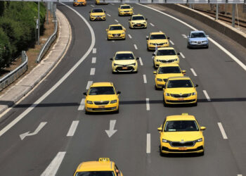 Απεργία ταξί: Tι απαντά το υπουργείο τουρισμού
