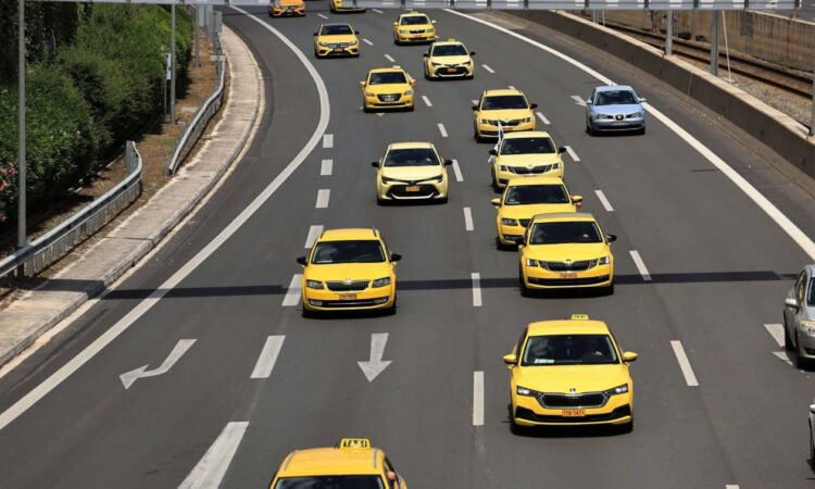 Απεργία ταξί: Tι απαντά το υπουργείο τουρισμού