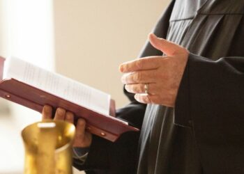 Φρίκη στη Γαλλία: Ιερέας παραδέχτηκε ότι ασελγούσε σε παιδιά