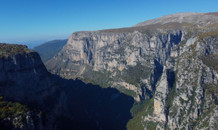 Τραγωδία στο φαράγγι του Βίκου – Νεκρή τουρίστρια που έπεσε από 300 μέτρα ύψος