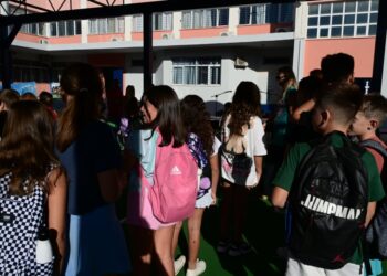 Σχολεία: Πρώτο κουδούνι την Πέμπτη με αγιασμό και βιβλία
