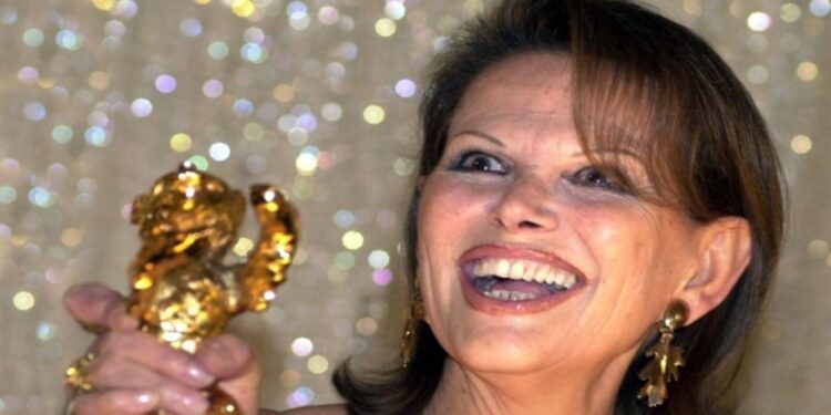 «Έφυγε» η θρυλική Ιταλίδα ηθοποιός Κλαούντια Καρντινάλε σε ηλικία 87 ετών