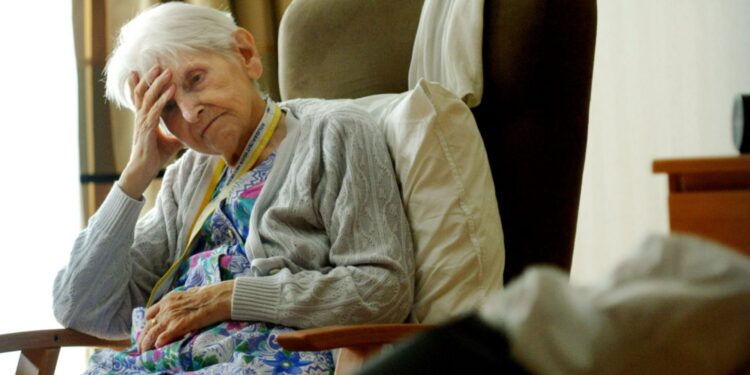 Γαλλία: Σοκαριστικά στοιχεία για 750.000 ηλικιωμένους σε πλήρη κοινωνική απομόνωση