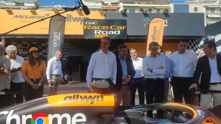 Θεσσαλονίκη: Η βόλτα του Κυριάκου Μητσοτάκη στα περίπτερα της 89ης ΔΕΘ (βίντεο –  φωτό)