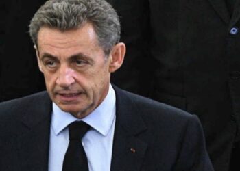 Ο Σαρκοζί στη φυλακή: Σε VIP πτέρυγα με ντους, τηλέφωνο και… τηλεόραση με συνδρομή