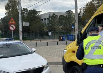 ‘Ελεγχοι της Τροχαίας σε σχολικά λεωφορεία