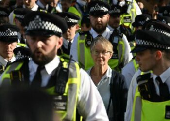 Λονδίνο: 1.000 αστυνομικοί στους δρόμους για συγκέντρωση που διοργανώνει ακροδεξιός ακτιβιστής