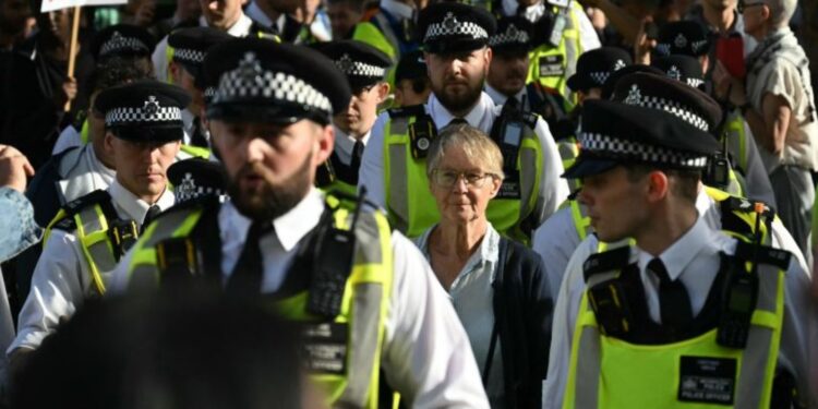 Λονδίνο: 1.000 αστυνομικοί στους δρόμους για συγκέντρωση που διοργανώνει ακροδεξιός ακτιβιστής