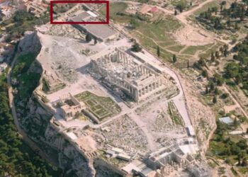 Αποκαθίσταται και γίνεται ξανά επισκέψιμο το μυκηναϊκό τείχος, στο ανατολικό τμήμα της Ακρόπολης