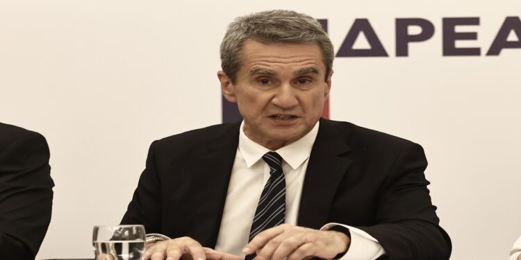 Μετά το ΠΑΣΟΚ και τους “Δημοκράτες”, ο Ανδρέας Λοβέρδος προσχώρησε στη Νέα Δημοκρατία