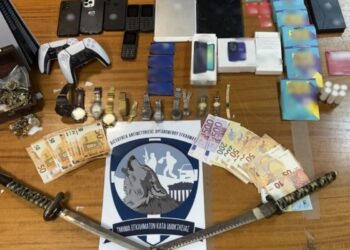 Εξαρθρώθηκε σπείρα που έκλεβε ηλικιωμένους με τη μέθοδο της απασχόλησης