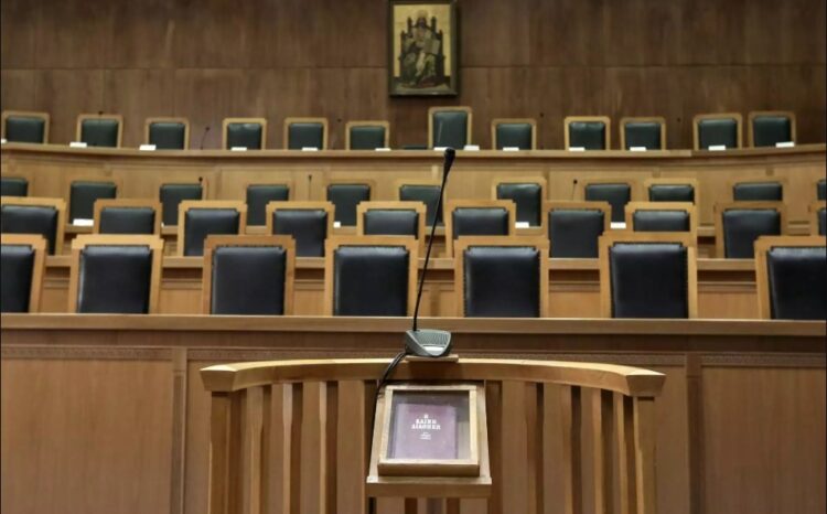 Άρειος Πάγος: Επισείει τον κίνδυνο παραγραφής για τα Τέμπη και νίπτει τας χείρας του από την απόφαση εκταφής