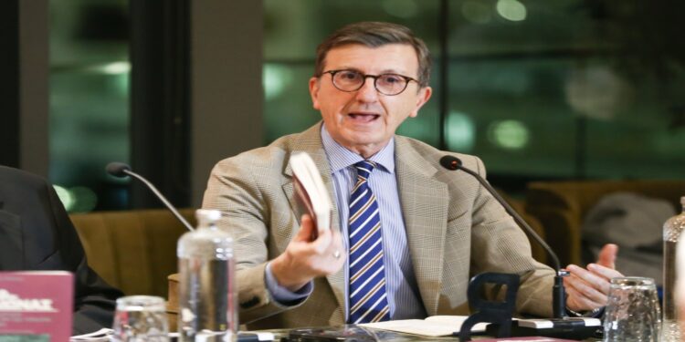 Τραγικός Πορτοσάλτε: Ο απεργός πείνας Πάνο Ρούτσι έκανε «τσαντίρι» το μνημείο του Αγνώστου Στρατιώτη