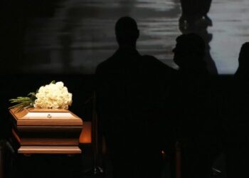 Τζόρτζιο Αρμάνι: Ουρές στο Μιλάνο για το λαϊκό προσκύνημα – Ποιοι είναι οι κληρονόμοι του (βίντεο)