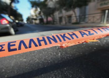 Μαρούσι: Γυναίκα απείλησε να πέσει από τον τρίτο όροφο πολυκατοικίας