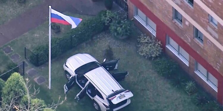 Αυστραλία: Σύλληψη οδηγού που εισέβαλε στον περίβολο ρωσικού προξενείου