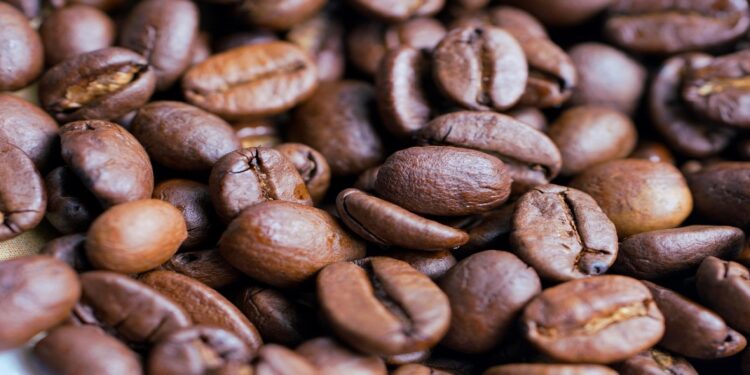 Πού οφείλεται η εκτόξευση των τιμών του καφέ – Αύξηση 15% σε ένα μήνα