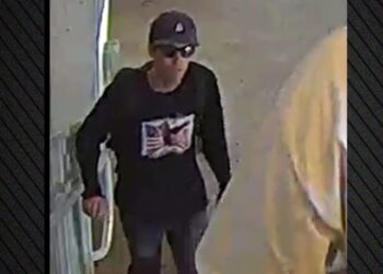 FBI: Στη δημοσιότητα η φωτογραφία του υπόπτου για την δολοφονία Κέρκ- Τι «δυσκολεύει» στον εντοπισμό του