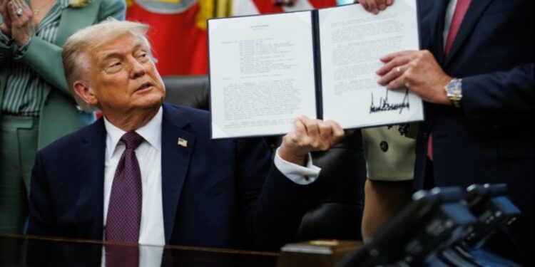 Ο Τραμπ υπέγραψε εκτελεστικό διάταγμα για την ανάπτυξη της εθνοφρουράς και στο Μέμφις