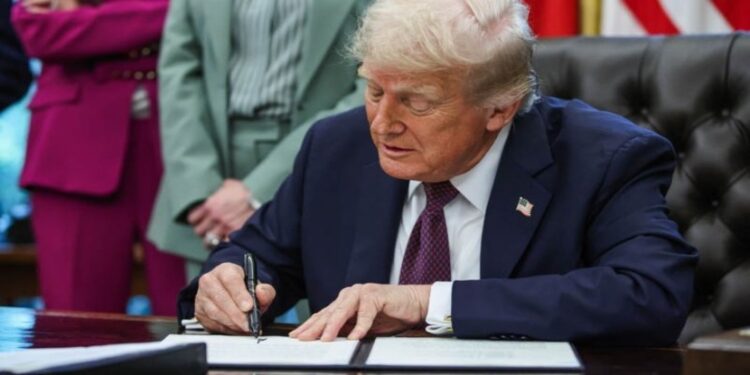 Τραμπ: Οι Antifa θα αντιμετωπίζονται στο εξής ως τρομοκρατική οργάνωση