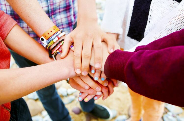 Καμπανάκι από ερευνητές προς γονείς: Μην κάνετε «sharenting» – Από τι κινδυνεύουν τα παιδιά σας -Τι δεν γνωρίζουν γονείς και σχολεία