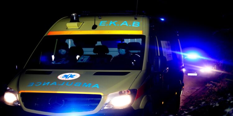 Κόρινθος: Νεκρός 22χρονος που έφερε τραύμα από μαχαίρι στο λαιμό – Βρέθηκε μέσα σε “λίμνη” αίματος