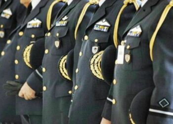 Ένστολοι: Αυτό είναι το… δοσολόγιο των αυξήσεων στους μισθούς – Παραδείγματα