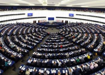 Ένταση  στο Ευρωκοινοβούλιο μετά την απόφαση να μην τηρηθεί λεπτό σιγής για τον Τσάρλι Κερκ (βίντεο)