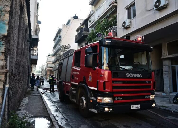 Φωτιά σε εγκαταλελειμμένο ξενοδοχείο στην Αθήνα – Ζούσαν άστεγοι
