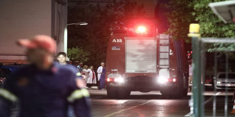 Φωτιά σε διαμέρισμα στην Ακαδημία Πλάτωνος – Συναγερμός στην πυροσβεστική