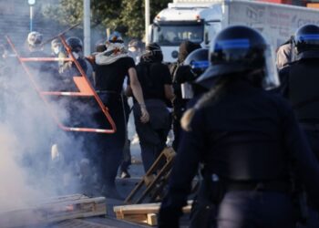 H Γαλλική κρίση χρέους απειλεί την Ευρωζώνη – Πιέσεις σε Παρίσι και Βρυξέλλες