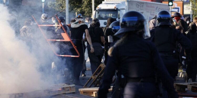 H Γαλλική κρίση χρέους απειλεί την Ευρωζώνη – Πιέσεις σε Παρίσι και Βρυξέλλες