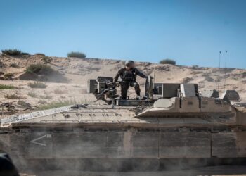 Τα ισραηλινά άρματα σαρώνουν τη Γάζα: Δημιουργία νέου προσωρινού περάσματος για την απομάκρυνση των κατοίκων – 400.000 Παλαιστίνιοι εγκαταλείπουν την πόλη