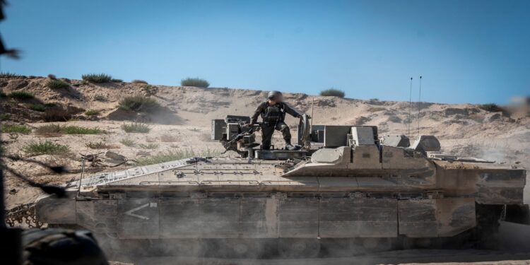 Τα ισραηλινά άρματα σαρώνουν τη Γάζα: Δημιουργία νέου προσωρινού περάσματος για την απομάκρυνση των κατοίκων – 400.000 Παλαιστίνιοι εγκαταλείπουν την πόλη