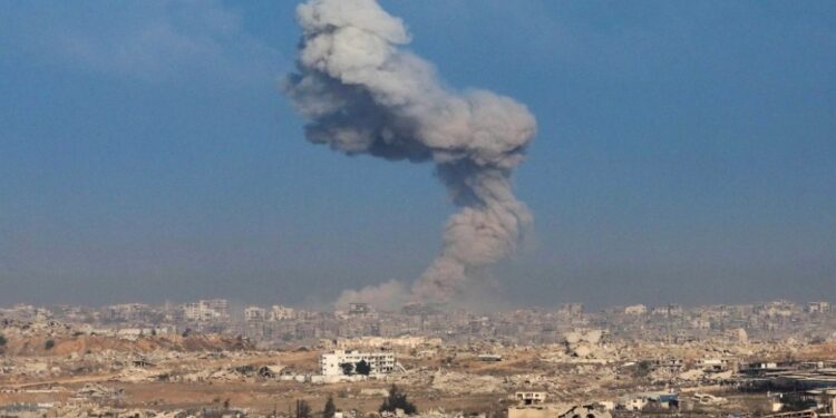 Χιλιάδες άμαχοι κατέφυγαν στη δυτική Γάζα – Διακόπηκαν οι τηλεπικοινωνίες, καταστράφηκαν υποδομές