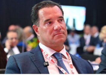 Αδιανόητη κάλυψη Μαξίμου σε Άδωνι που δεν αναγνωρίζει το Διεθνές Ποινικό Δικαστήριο