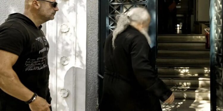 Καλάβρυτα: Ενώπιον ανακριτή και εισαγγελέα οι 6 συλληφθέντες για αρχαιοκαπηλία