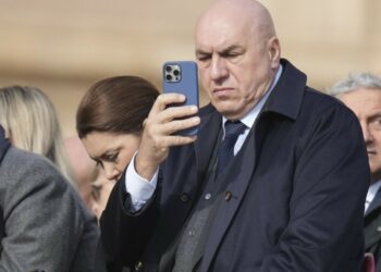 Ιταλία: Χάκερς παραβίασαν τους λογαριασμούς του υπουργού Άμυνας