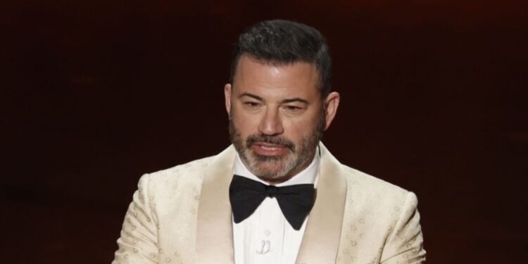 Επιστρέφει η εκπομπή του Τζίμι Κίμελ μετά το “κόψιμο”