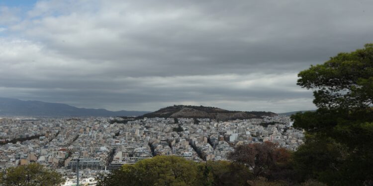 Καιρός: Αίθριος με αισθητή ψύχρα και θυελλώδεις βοριάδες