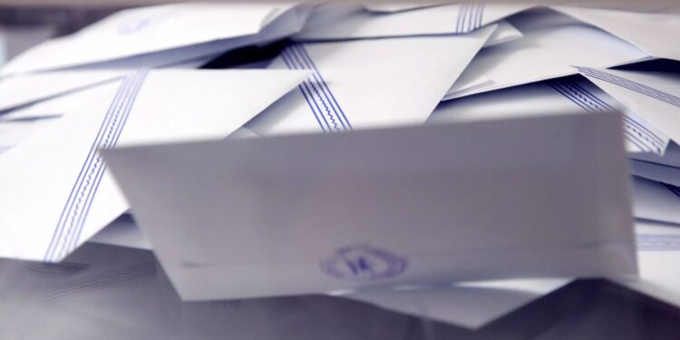 Κάλπη - Δημοσκόπηση