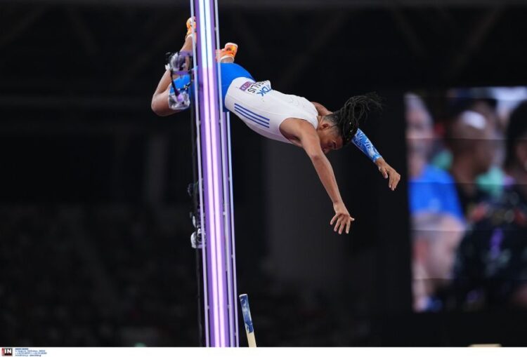 Ασημένιος ο Καραλής στο Τόκιο – Εντυπωσιακό σερί πάνω από 6 μ.μ. (βίντεο)