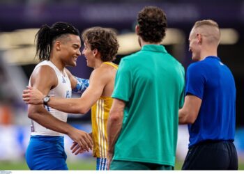 Ασημένιος ο Καραλής στο Τόκιο – Εντυπωσιακό σερί πάνω από 6 μ.μ. (βίντεο)