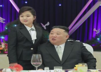 Κιμ Τζου Ε: Τι δείχνουν οι συχνές εμφανίσεις της κόρης του Κιμ για την ηγεσία της Βόρειας Κορέας;